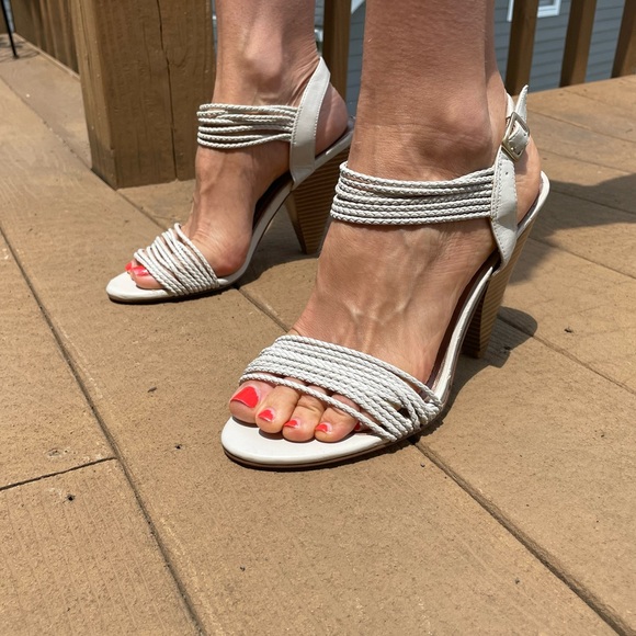 BCB Generations “BG Berkley” / Off-White Strappy Heel w/ Metallic Interior - Picture 4 of 4